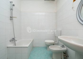 Bagno - Quadrilocale corso Giulio Cesare, 24, Torino (zona Aurora) - foto 6