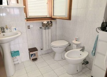 Bagno - Trilocale via dell'Appagliatore, 90, Roma (zona Lido di Ostia) - foto 13
