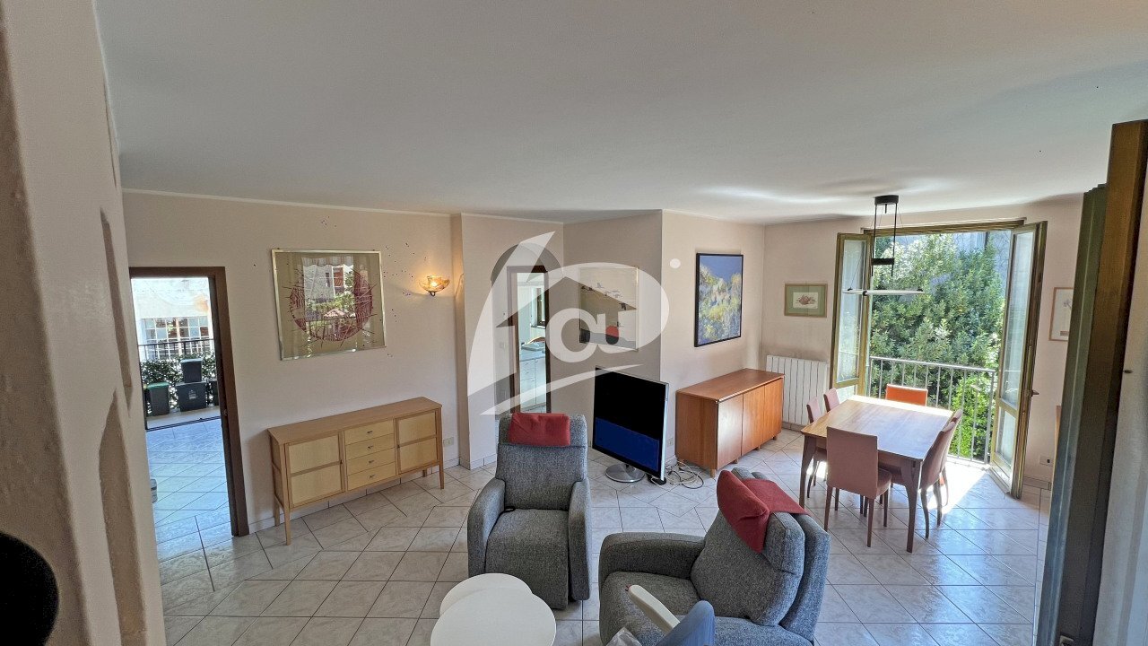 soggiorno - Trilocale Via N. Sauro 16, Laveno-Mombello - foto 1