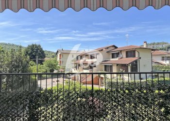 terrazzino con tenda da sole - Trilocale Via N. Sauro 16, Laveno-Mombello - foto 13
