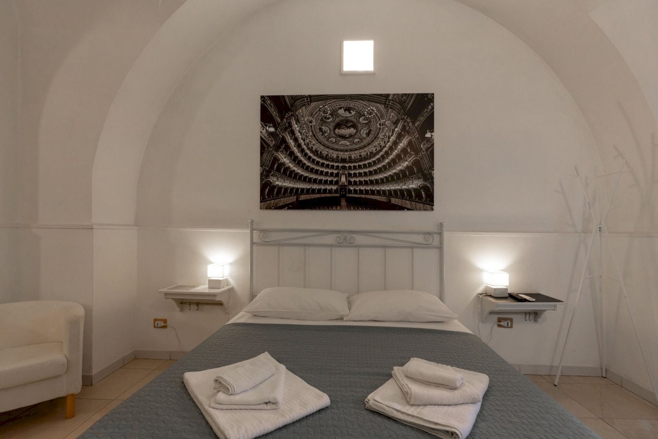 01.jpg - Four-room apartment Largo del Vespri 7, Catania - photo 2