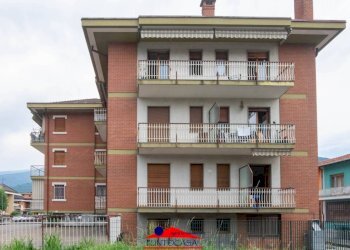 Three-room apartment Via della Repubblica, 2, Dronero - photo 2