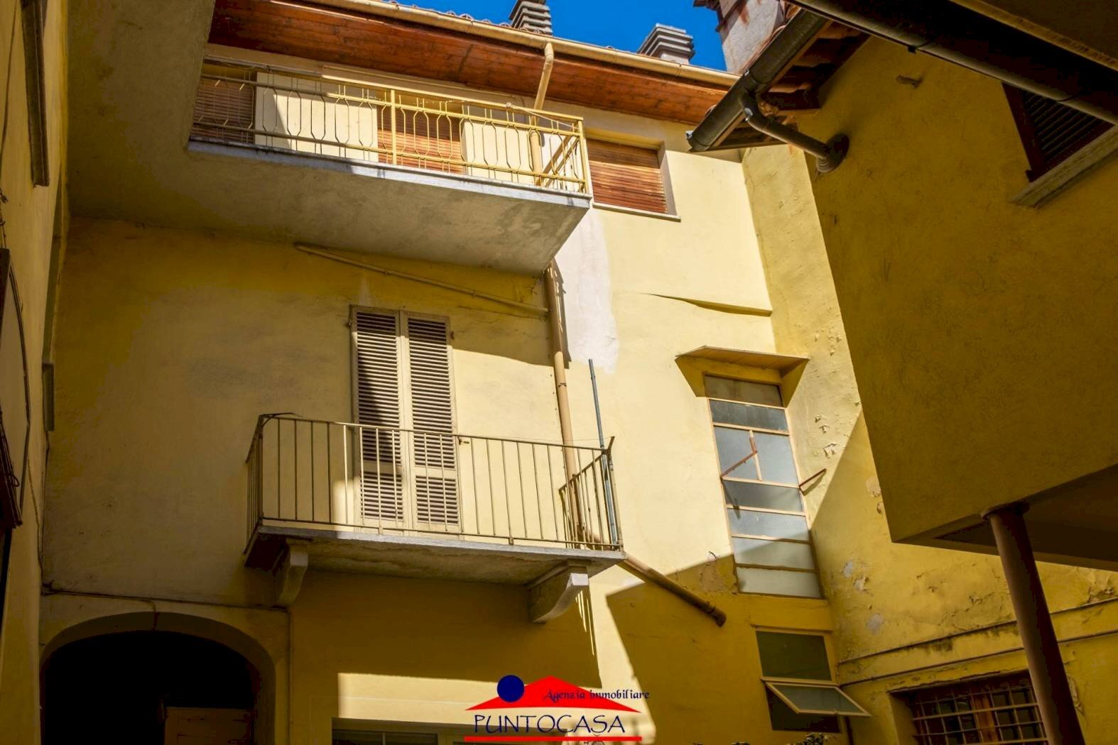 Four-room apartment Via Umberto I, 128, Busca - photo 1