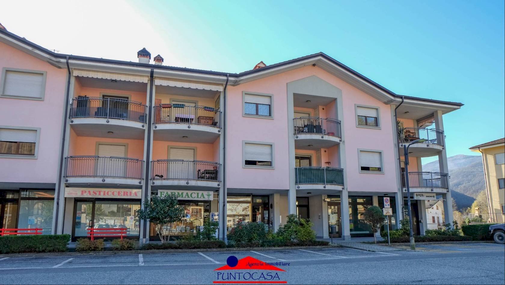 Quadrilocale Piazza della Libertà, 5, Brossasco - foto 1