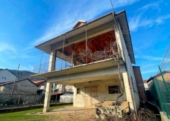 Warehouse via Candido Mandilli, Bagnasco - photo 1