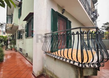 Balcone - Semi-detached house via Don Luigi Sturzo
 
25, Arzano - photo 4