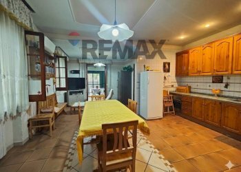 Sala da pranzo - Semi-detached house via Don Luigi Sturzo
 
25, Arzano - photo 8
