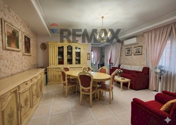 Sala da pranzo - Semi-detached house via Don Luigi Sturzo
 
25, Arzano - photo 13