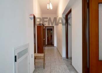 Hall / corridoio - Trilocale Via Magna Grecia
 
15, Roseto Capo Spulico - foto 3