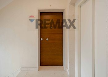Hall / corridoio - Trilocale Corso Vittorio Emanuele
 
118, Bari - foto 20