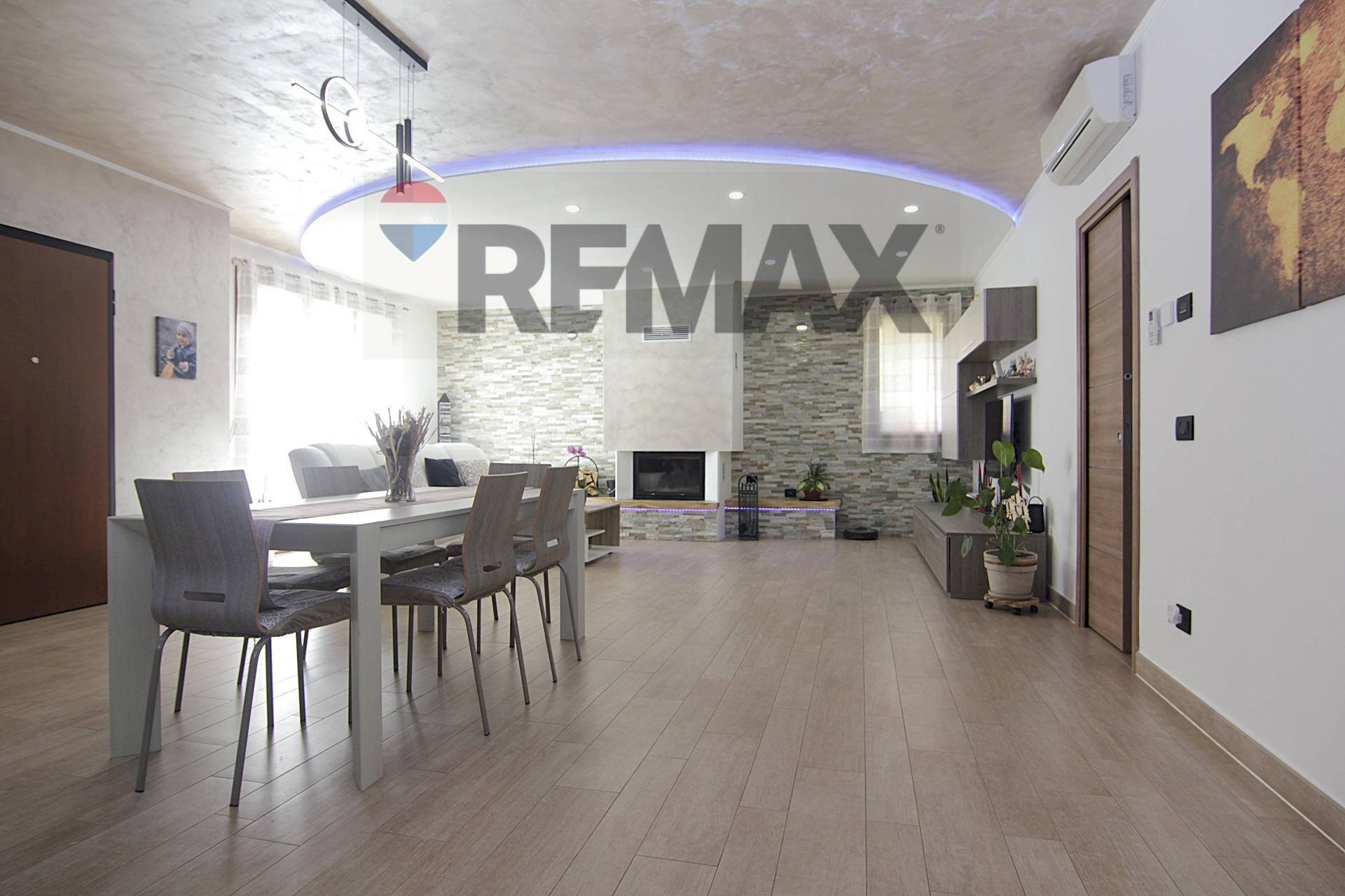 Sala da pranzo - Villa via Pradaccio
 
44, Cadegliano-Viconago - photo 3