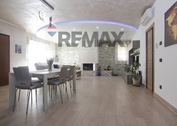 Sala da pranzo - Villa via Pradaccio
 
44, Cadegliano-Viconago - photo 3