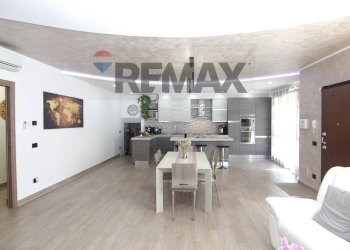 Sala da pranzo - Villa via Pradaccio
 
44, Cadegliano-Viconago - photo 8