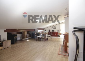 Sala da pranzo - Villa via Pradaccio
 
44, Cadegliano-Viconago - photo 28