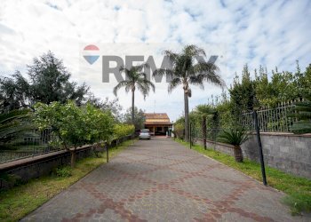 Casa all\'aperto - Independent house Via Camillo Barbagallo
 
116, Aci Sant'Antonio - photo 2