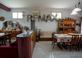 Sala da pranzo - Independent house Via Camillo Barbagallo
 
116, Aci Sant'Antonio - photo 9