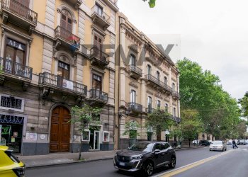 Edificio all\'aperto - Attività Commerciale Viale Regina Margherita
 
17, Catania - foto 1