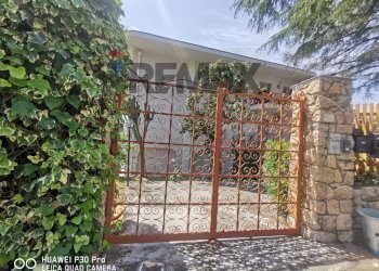 Giardino - Appartamento Via Luigi Einaudi
 
18, Sant'Agata Li Battiati - foto 2