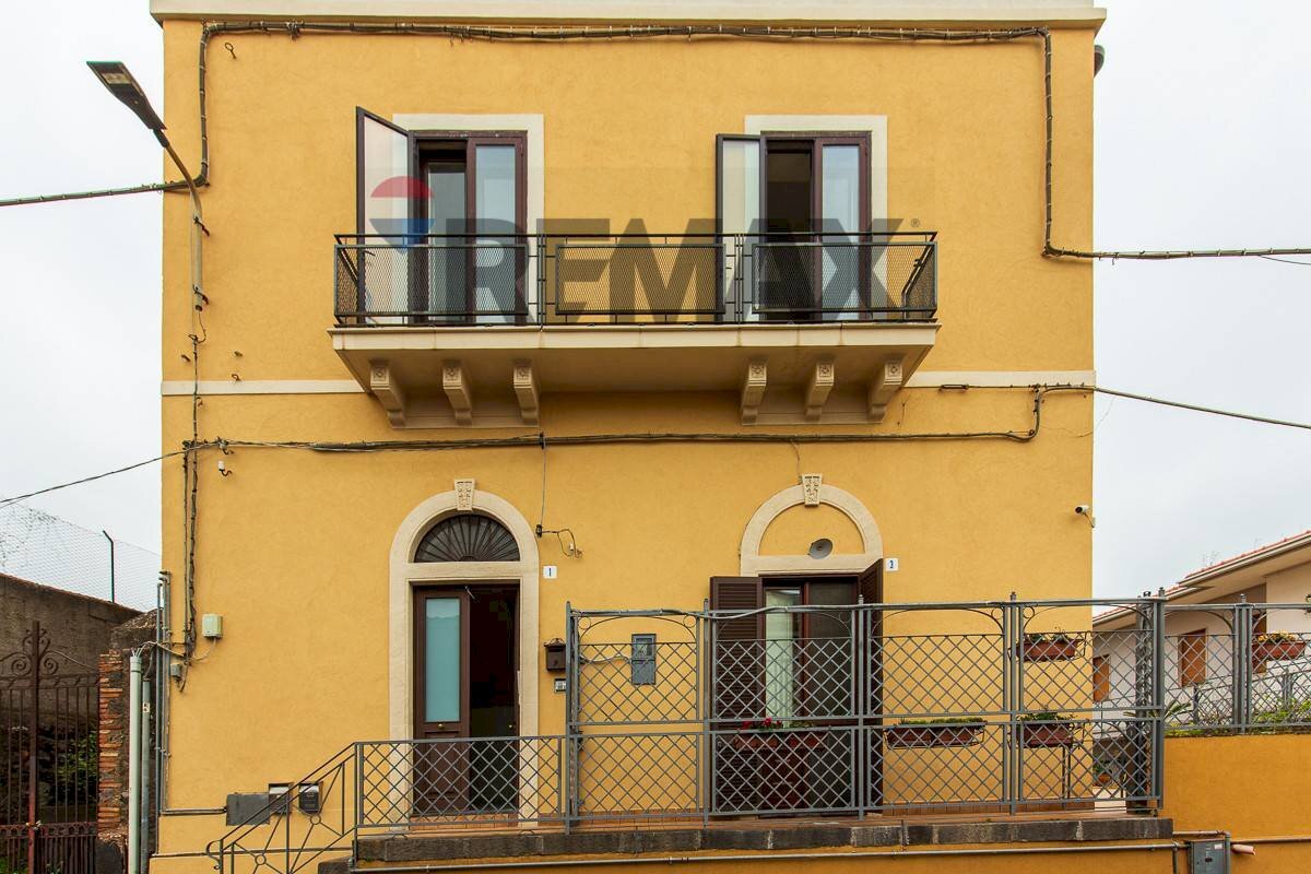 Edificio all\'aperto - Quadrilocale Via Pier Luigi Deodato
 
3, San Giovanni la Punta - foto 1