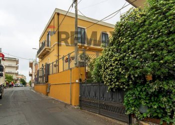 Edificio all\'aperto - Quadrilocale Via Pier Luigi Deodato
 
3, San Giovanni la Punta - foto 2