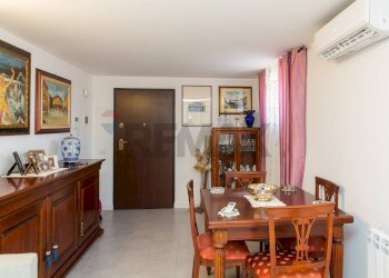 Sala da pranzo - Three-room apartment Via Michele Grassi Barbagallo
 
24/D, Giarre - photo 2