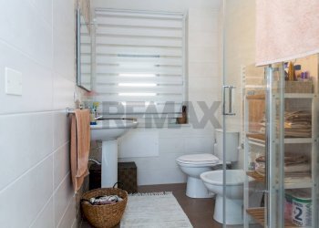 Bagno - Three-room apartment Via Michele Grassi Barbagallo
 
24/D, Giarre - photo 7