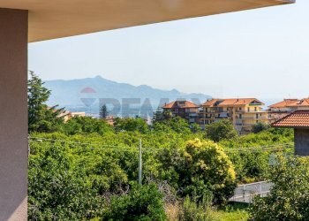 Vista delle montagne - Three-room apartment Via Michele Grassi Barbagallo
 
24/D, Giarre - photo 18