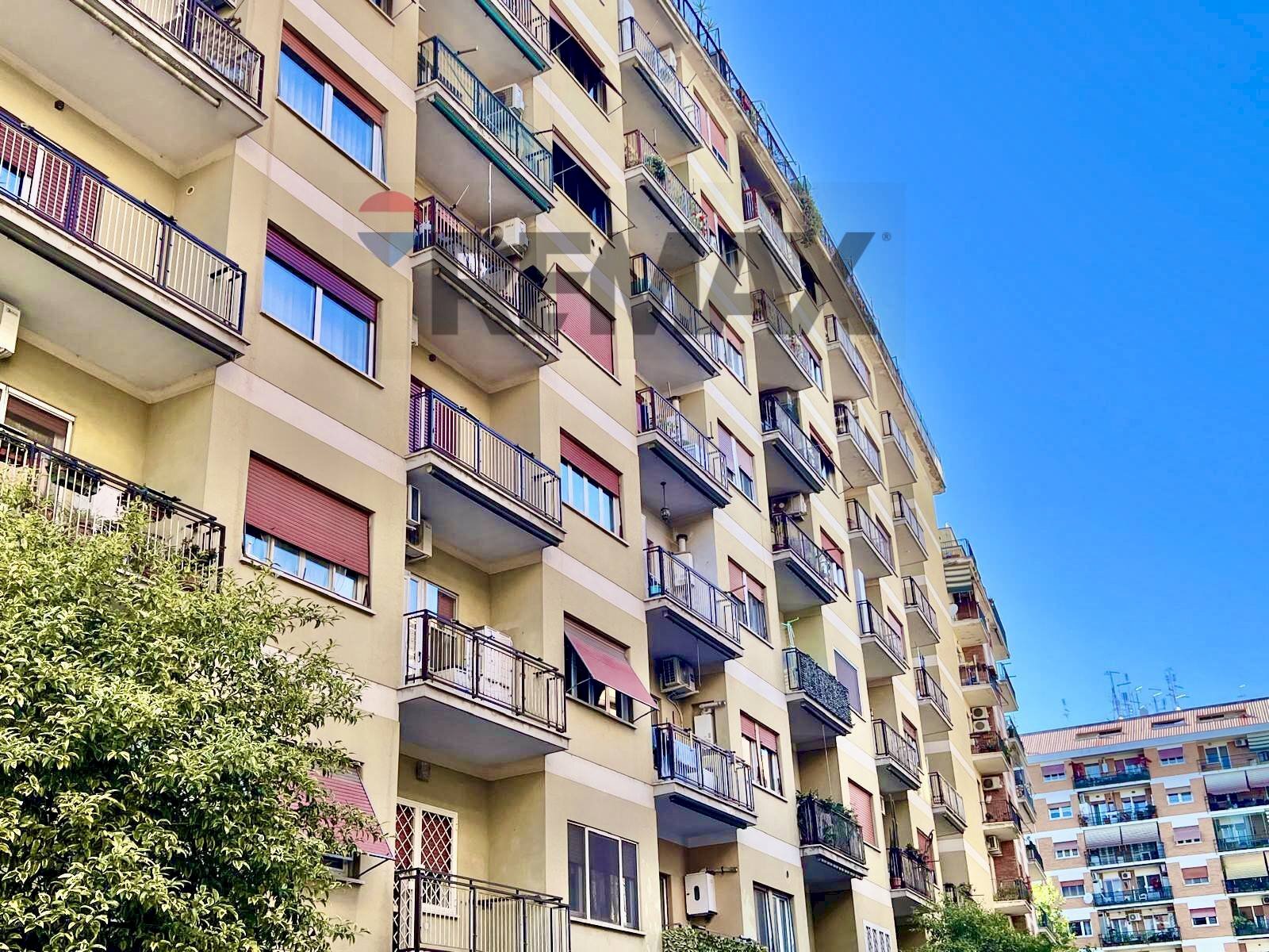 Edificio all\'aperto - Trilocale Via Luca Valerio
 
26, Roma - foto 1