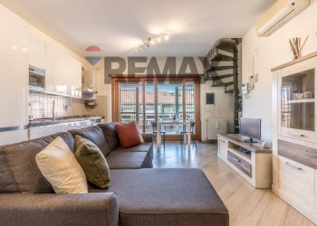 Soggiorno - Attico Via Dei Serlupi
 
19a, Roma - foto 4