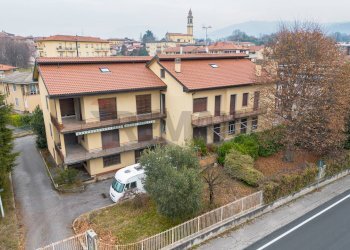 Edificio all\'aperto - Independent house Barzago - photo 2