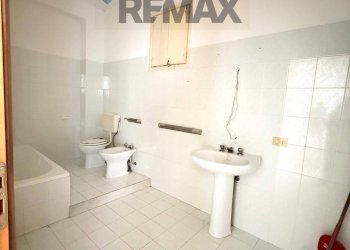 Bagno - Three-room apartment via imera
 
115, Lentini - photo 8