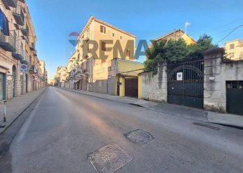 Edificio all\'aperto - Trilocale Via Regina Margherita
 
81, Napoli - foto 12