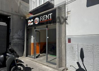 Edificio all\'aperto - Locale Commerciale Via Duomo
 
243, Napoli - foto 4