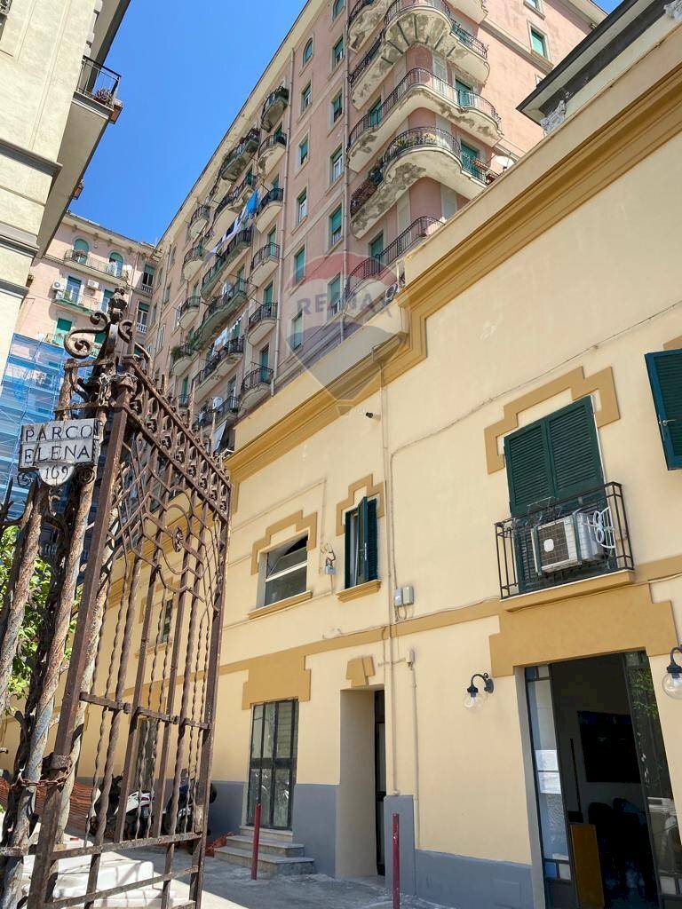 Edificio all\'aperto - Trilocale Via Torquato Tasso
 
169, Napoli - foto 2