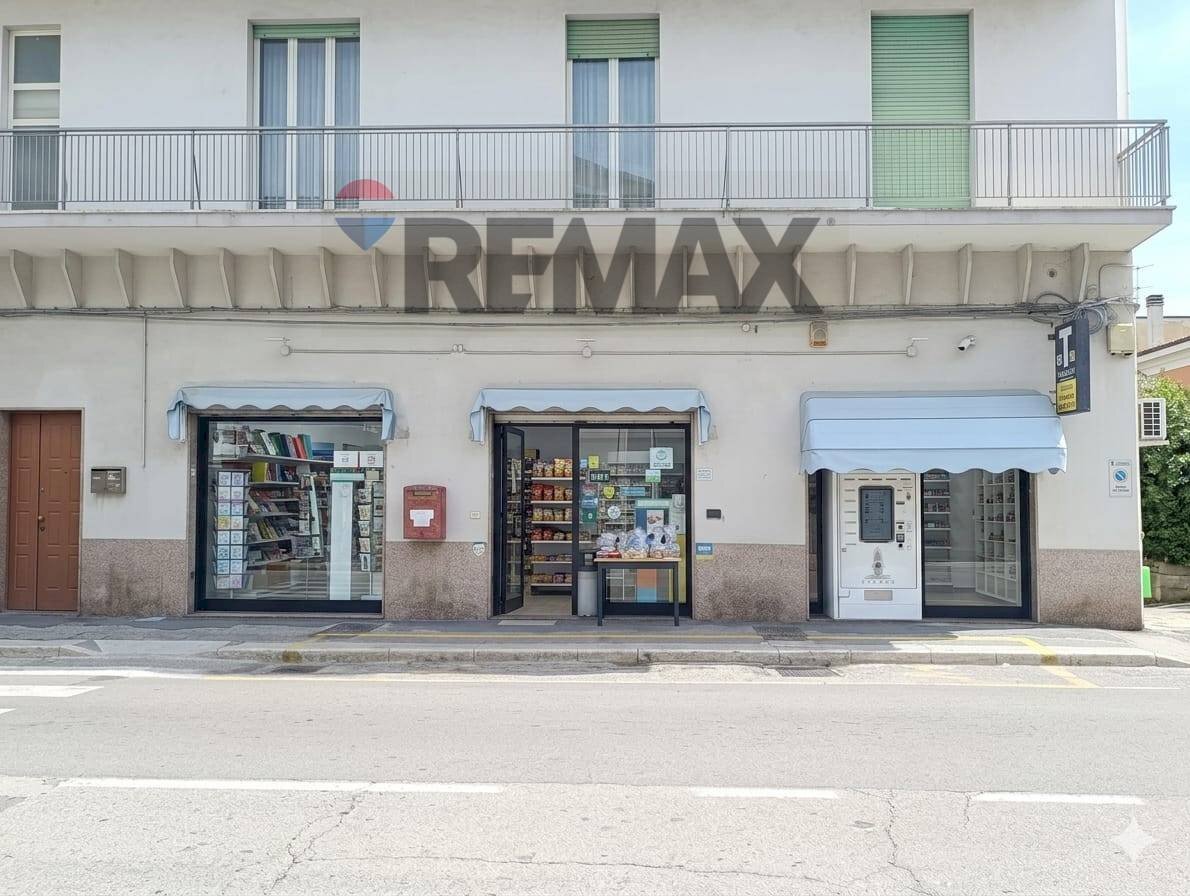 Edificio all\'aperto - Attività Commerciale Via Adriatica
 
159, Francavilla al Mare - foto 2