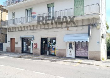 Edificio all\'aperto - Attività Commerciale Via Adriatica
 
159, Francavilla al Mare - foto 8
