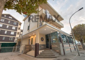 Edificio all\'aperto - Locale Commerciale Viale D'Annunzio
62, Francavilla al Mare - foto 1