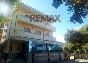 Edificio all\'aperto - Locale Commerciale Viale D'Annunzio
62, Francavilla al Mare - foto 2