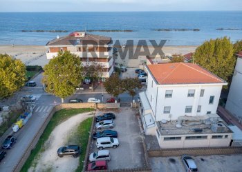Vista dell\'acqua - Locale Commerciale Viale D'Annunzio
62, Francavilla al Mare - foto 4