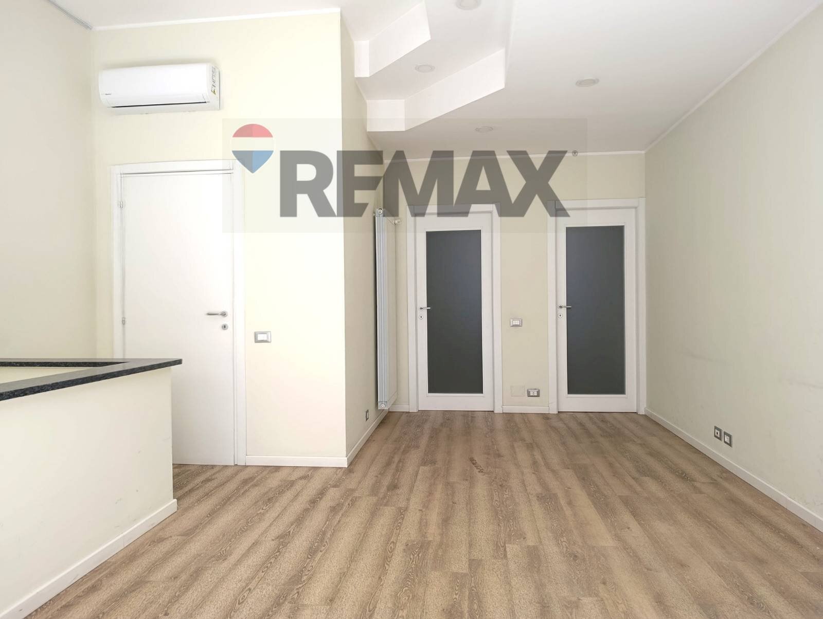 Stanza vuota - Commercial Premises Via Solferino
 
2B, Novara - photo 1