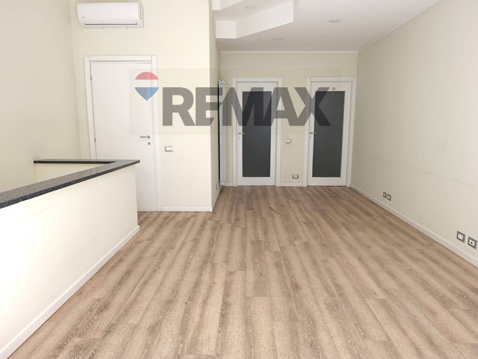 Stanza vuota - Commercial Premises Via Solferino
 
2B, Novara - photo 2