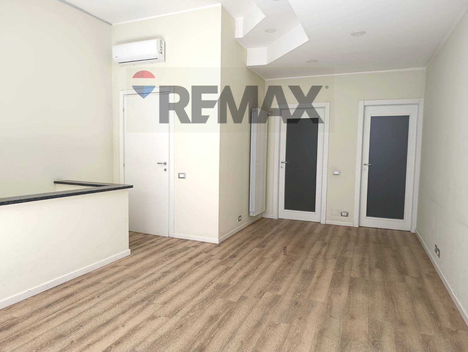 Stanza vuota - Commercial Premises Via Solferino
 
2B, Novara - photo 1