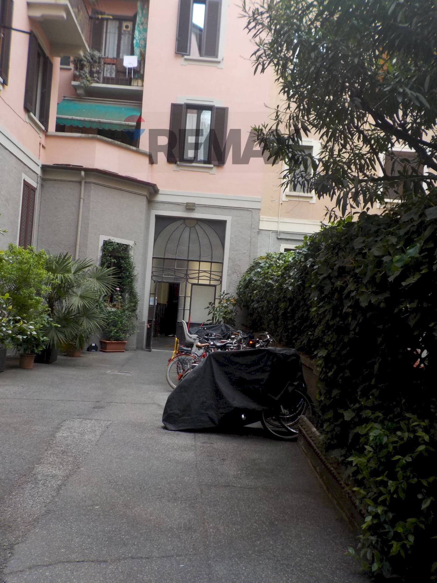 Edificio all\'aperto - Bilocale via monviso
 
35, Milano - foto 3