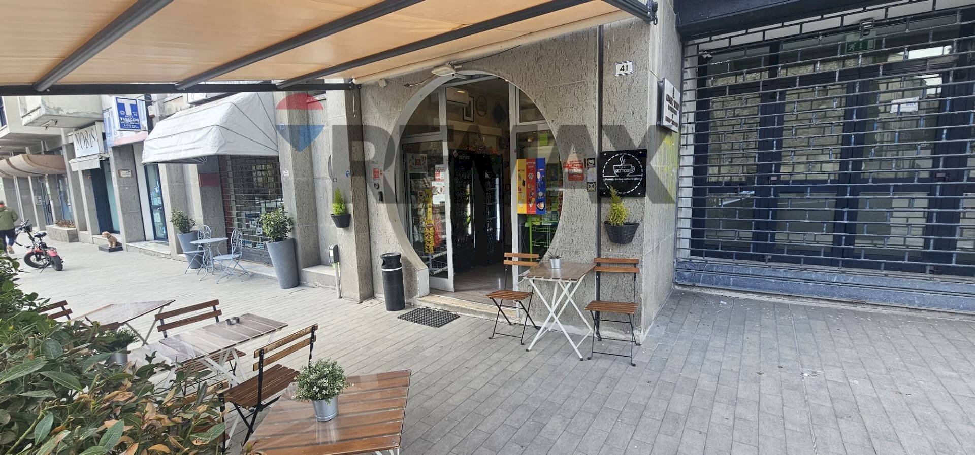 Edificio all\'aperto - Bar Tavola Calda - Fredda Viale dei Rettori
 
41, Benevento - foto 1