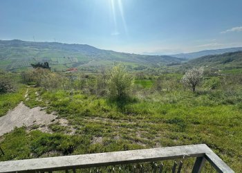 Vista delle montagne - Casa indipendente C/da CAPITORTO
 
snc, Casalduni - foto 32