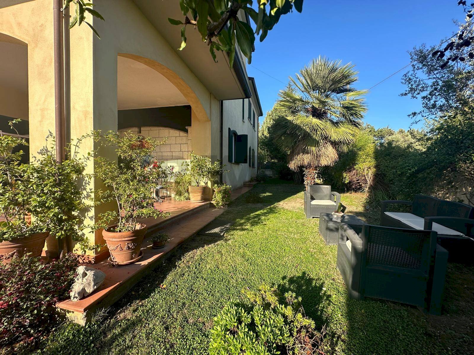 Giardino - Casa indipendente C/da Roseto
snc, Benevento - foto 3