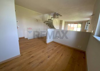 Sala igresso e cucina a giorno - Trilocale Via Sant'Isidoro
 
1, Bogogno - foto 4