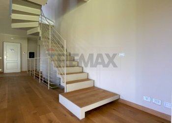 Scala per piano primo - Trilocale Via Sant'Isidoro
 
1, Bogogno - foto 8