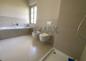 Bagno piano primo - Trilocale Via Sant'Isidoro
 
1, Bogogno - foto 15