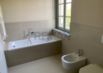 Bagno piano primo - Trilocale Via Sant'Isidoro
 
1, Bogogno - foto 16